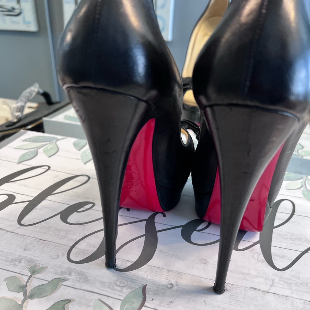 Auth Christian Louboutin Heels